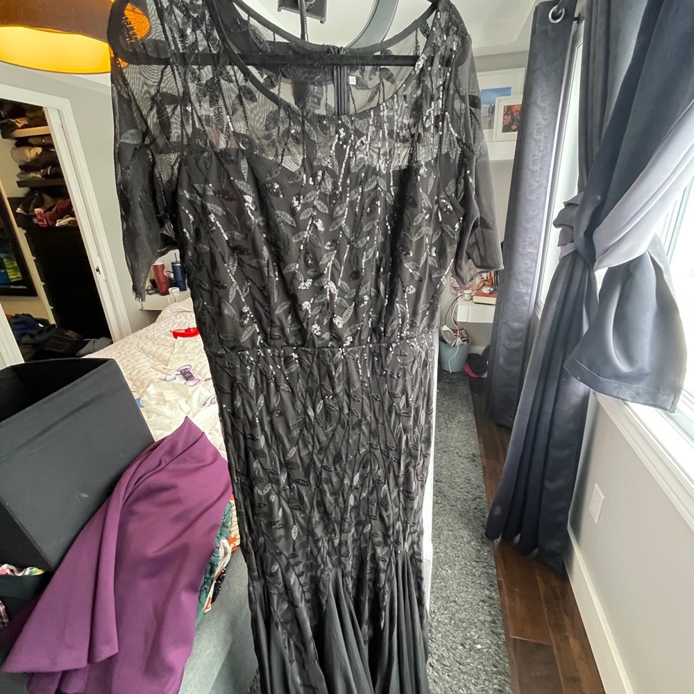 Elegant Black Lace Evening Dress